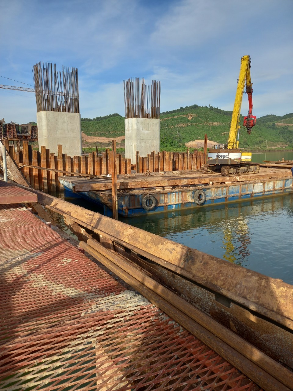 du-an-cau-tien-yen-quang-ninh-thi-cong-dong-nho-coc (13)