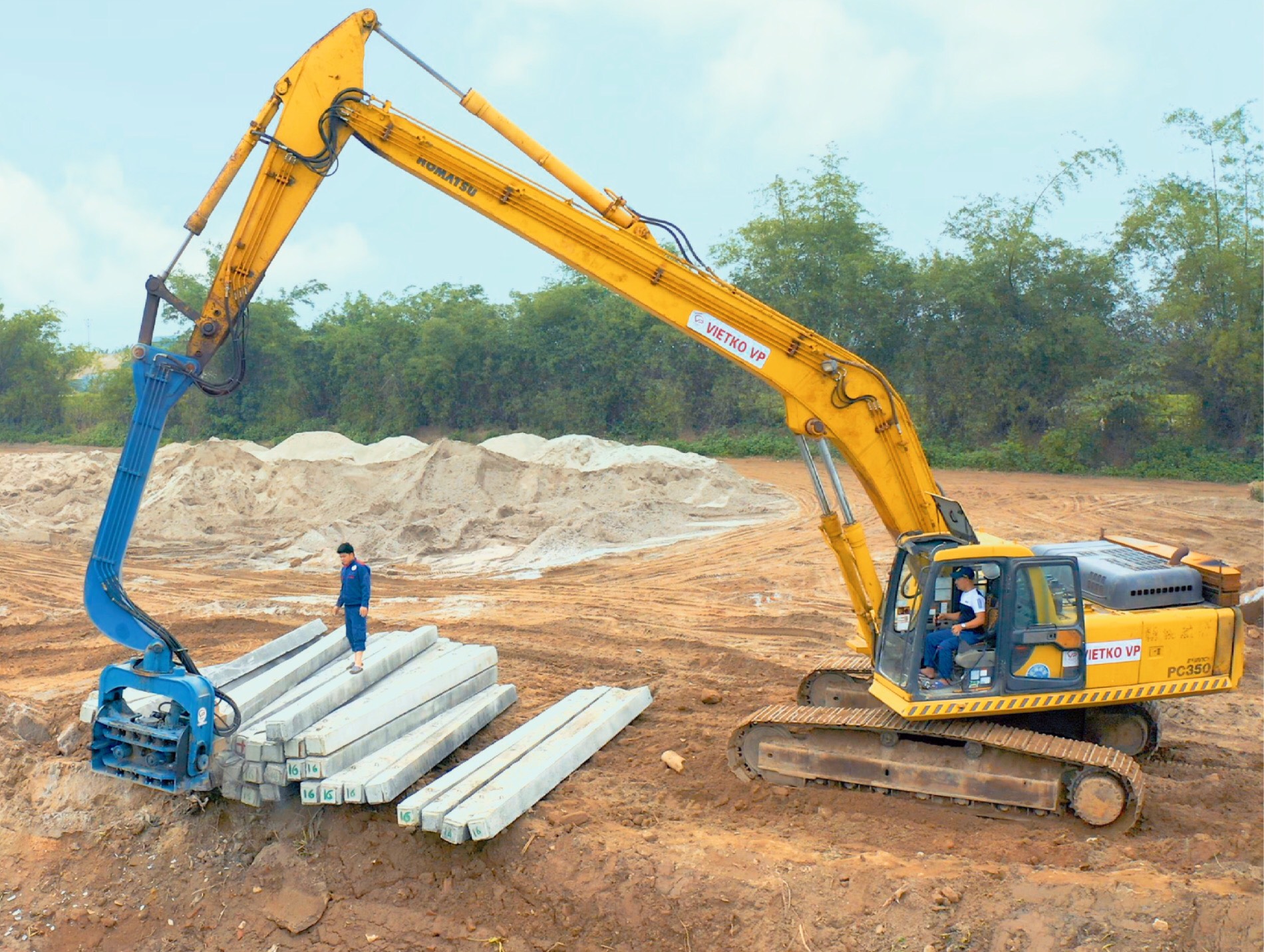 may-xuc-dao-PC-350-bua-rung-PCF-330-1 (3)