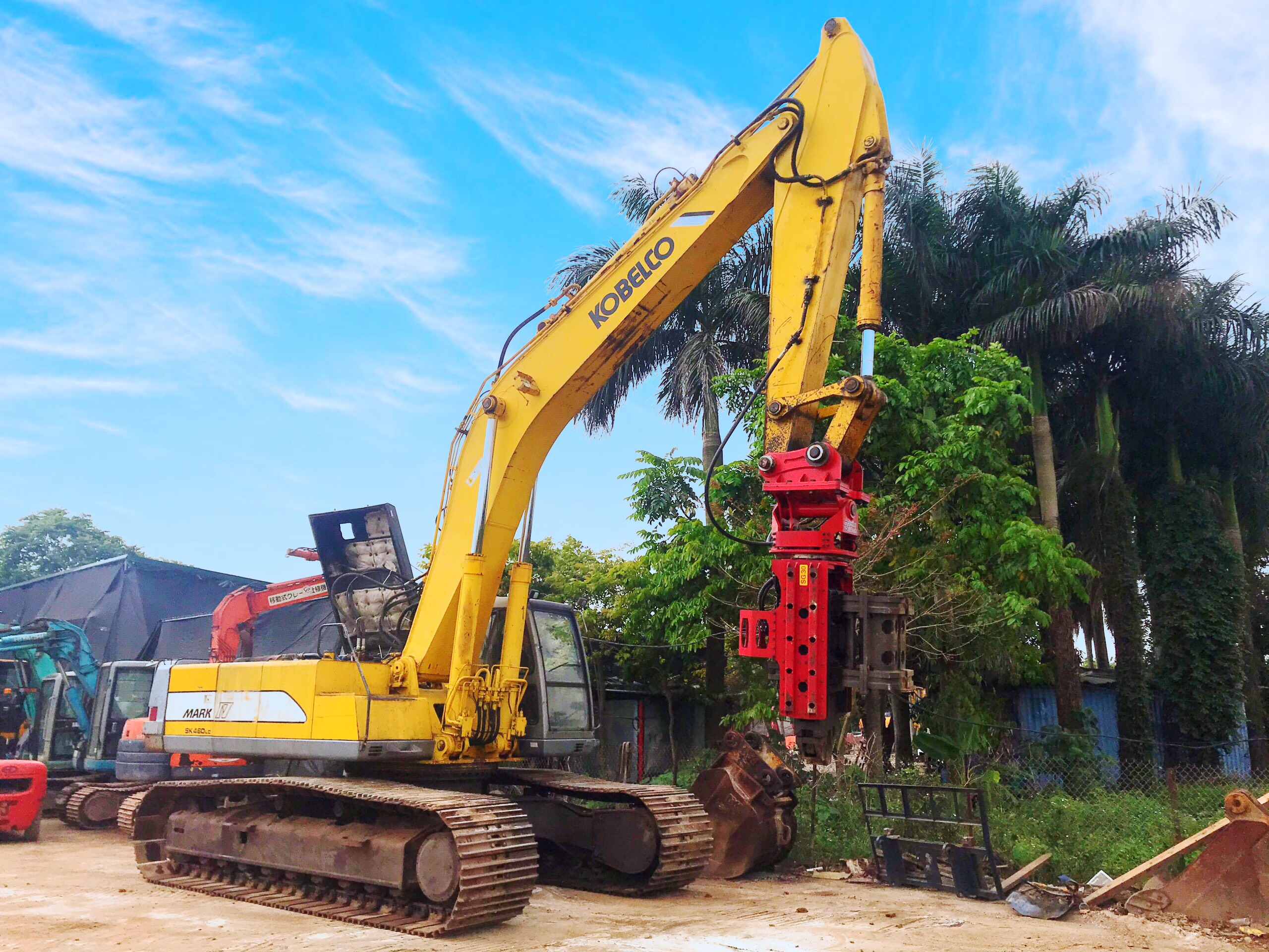 may-xuc-dao-SK-460-bua-kep-nang-sterling-sider-grip (2)