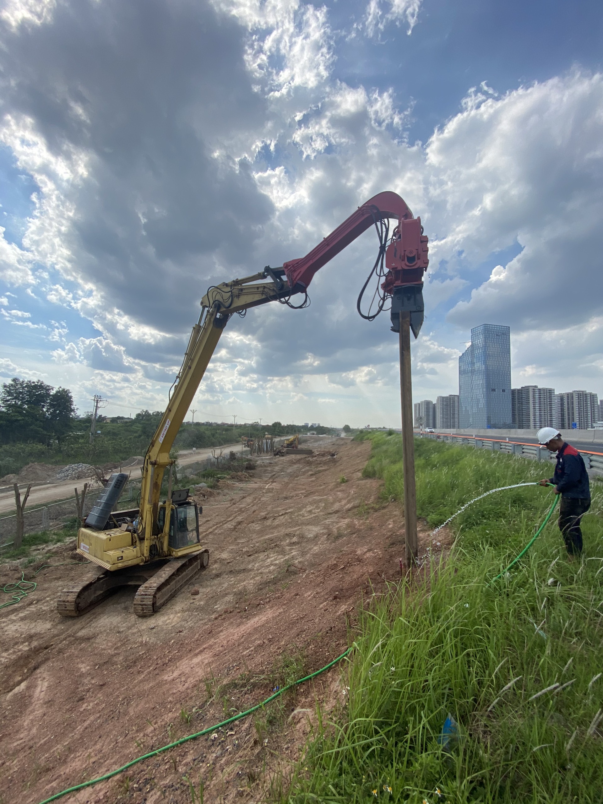 thi-cong-coc-cu-larsen-vinhome-duong-len-cao-toc-ha-noi-hai-phong (7)